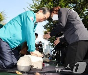 심폐소생술 교육 받은 한덕수 총리