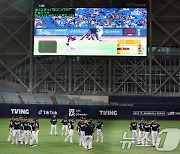 대만 선수들 영상 보며 훈련하는 대한민국 야구 대표팀