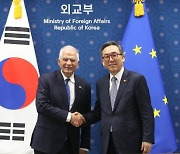 서울 온 EU 외교·안보 고위대표 “한국의 우크라 군사지원 희망”