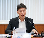 이복현 금감원장 “금리 인하기 예대금리차 확대 문제”