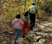 "이제 결혼만 남은 듯" 마이큐, ♥김나영 두 子와 산행서 '아빠 포스'