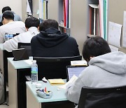 ‘모바일 신분증 안돼요’… 9일 앞 수능, 스마트워치·무선이어폰도 반입 금지