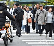 기온 갈수록 떨어져 한낮에도 쌀쌀…입동인 목요일 올가을 들어 가장 추워져