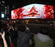 명동스퀘어에 뜬 신세계·롯데···유통·광고사 '디지털 옥외 광고시장' 참전