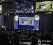 '삼성 AI 포럼 2024' 개회사 하는 한종희 부회장