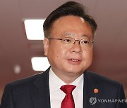 국무회의 참석하는 복지부 장관