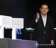 'KT 지니TV 셋톱박스4' 설명하는 김훈배 본부장