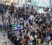 [현장in] 여행객 회복에도 인력은 제자리…김해공항 혼잡도 여전