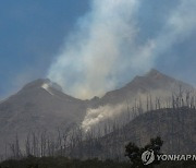 인니 화산폭발로 9명 사망·63명 부상…1만6천명 대피