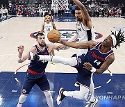 APTOPIX Spurs Clippers Basketball