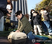 CPR 체험하는 어린이