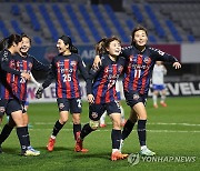 2-0으로 앞서가는 수원FC 위민