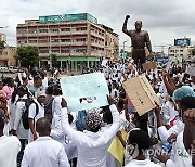 MOZAMBIQUE DOCTORS DEMONSTRATION