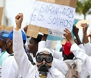 MOZAMBIQUE DOCTORS DEMONSTRATION