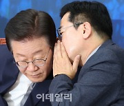 [포토]이재명-박찬대, '어떤 대화 나누나?'