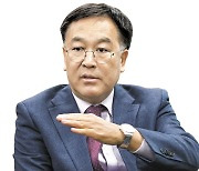 경찰, ‘강제추행 등 혐의’ 김진하 양양군수 소환 조사