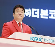 백종원, 4500억대 돈방석 앉았다…더본코리아, 상장 첫날 51% 급등