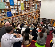 Books open doors to adventures around the world: Seoul Outdoor Library