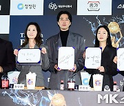 이병헌-정유미-조인성-전여빈-고민시 ‘친필 사인을 들고’ [MK포토]