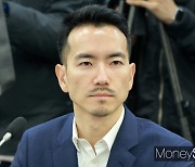 [머니S포토] 과기부·플랫폼사 CEO 간담회, 경청하는 황도연 당근마켓 대표