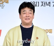 '♥소유진 응원' 백종원, 5000억 자산가 됐다…상장 첫날 주가 급등 [MD이슈]