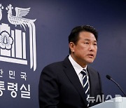 외교 안보 분야 성과 및 향후 추진 계획 브리핑하는 김태효 안보실 1차장