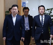 오픈라운지 향하는 김태효 국가안보실 1차장