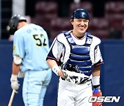 박동원, '평가전에서 만난 이재원과 기분 좋은 미소로' [사진]