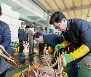 ‘천년의 맛’ 영덕대게, 금어기 해제 후 2024년 첫 위판