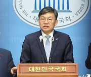 물파스로 중풍 예방?···의사 출신 野김윤, ‘쇼닥터 방지법’ 발의