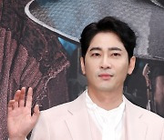 '스태프 성폭행' 강지환, 항소심서 뒤집혔다···"전 소속사에 34억 지급"