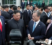 文 “트럼프 당선 축하···적대적 상대와도 평화 협상하는 지도자”