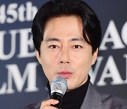 [ST포토] 조인성, 극장 밝히는 비주얼