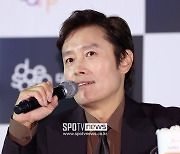 이병헌 "박찬욱 감독, 전보다 더 집요해졌다" 신작 작업 근황