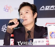 [T포토] 소감 말하는 이병헌