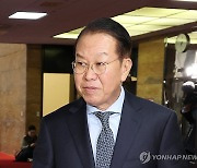 당 대표실 향하는 권영세 의원