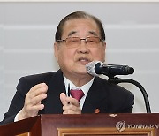 독립운동단체연합 기자회견서 발언하는 이종찬 광복회장