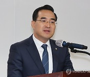 독립영웅 흉상 재배치 관련해 발언하는 박홍근 이사장