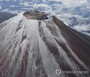 이상고온에 '지각 첫눈'…"130년 관측사상 가장 늦어"