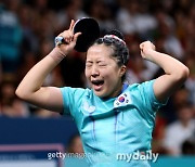 11번 듀스 끝에 웃었다! '삐약이' 신유빈, 디아스 꺾고 '2024 WTT 챔피언스 프랑크루르트' 8강 진출