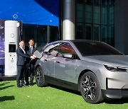 BMW, 한전과 'PnC' 계약…전기차 충전 편해진다