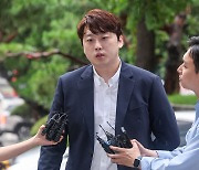 “임현택 자진 사퇴하라”…‘탄핵 투표’ 앞두고 압박하는 전공의들