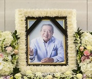 故 송재호, 오늘(7일) 4주기..그리운 '국민 아버지'의 미소