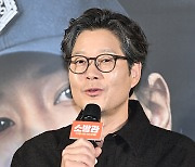 [포토] 유재명 '소방관으로 돌아왔어요'