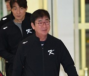 인천공항 들어서는 류중일 감독