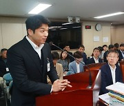 서울시의회 감사 출석한 안성재 "흑백요리사로 외식업 살아나"