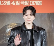 [포토] 이준혁, 훈훈 손인사