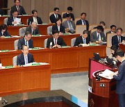 여야, 예결위 종합질의 이튿날도 '尹 담화' 격돌