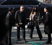 [속보]'김 여사 공천 개입 의혹' 명태균, 검찰 출석 "폭로한 적 없다"