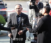 명태균, 검찰 출석 “단돈 1원도 받은 게 없다”…혐의 전면 부인